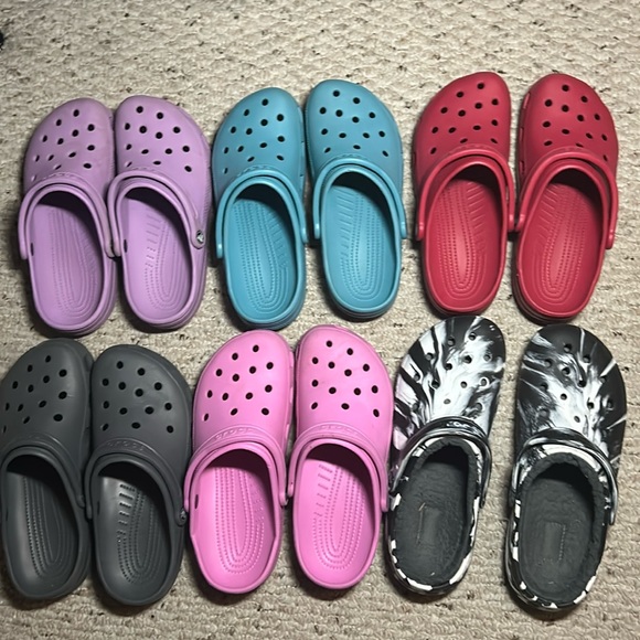 6 pairs of crocs 185 for all or 35 each - Picture 1 of 2